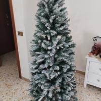 Albero di natale innevato 