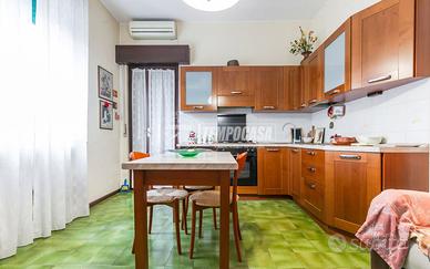 BILOCALE CON BOX E CANTINA - VIA GUICCIARDI