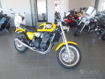 Triumph Legend TT 900