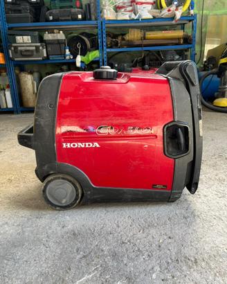 Generatore Honda EU30i inverter silenziato
