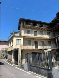 Immobile in asta di 593 m² con più di 5 locali a B