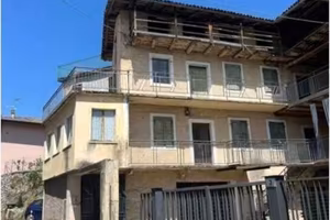 Immobile in asta di 593 m² con più di 5 locali a B
