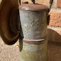 Vecchia lampada a carburo