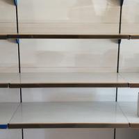 scaffale e vetrina da esposizione in metallo