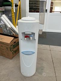 Erogatore acqua a boccione