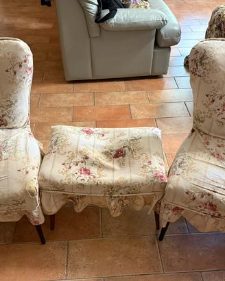Set poltroncine con pouf