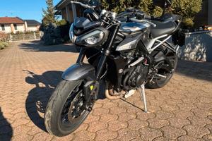 Triumph street triple 765