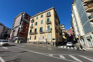 3 LOCALI A NAPOLI