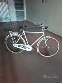 Bicicletta d'epoca da uomo stile vinntage. Ottimoa