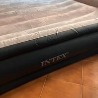 Materasso gonfiabile con pompa