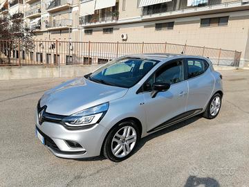 Renault Clio 1.5 dCi 75 CV 5 porte Moschino 2019 f