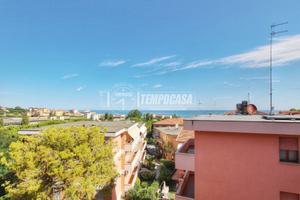 AMPIO TRILOCALE CON BOX AUTO E VISTA MARE