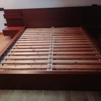 Letti matrimoniali color noce/nero e armadio