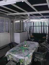 Casetta in villaggio con piscina sul mare