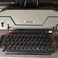 Macchina da scrivere Olivetti 84