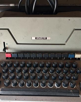 Macchina da scrivere Olivetti 84