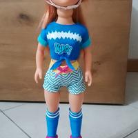 Bambola Nancy con hoverboard che si muove da solo