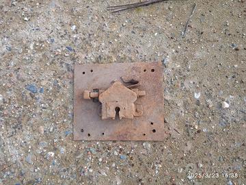 Antica serratura e chiavistelli