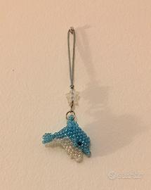 Ciondolo delfino in perline azzurre