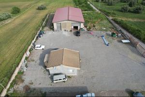 Terreno agricolo con casa abitazione e deposito
