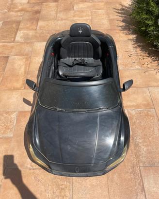 Maserati elettrica nera bambino