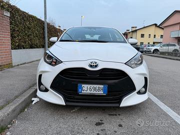 Toyota Yaris Hybrid Active 2022, 4.000 KM
