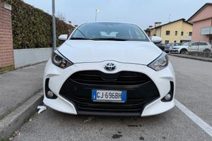 Toyota Yaris Hybrid Active 2022, 4.000 KM