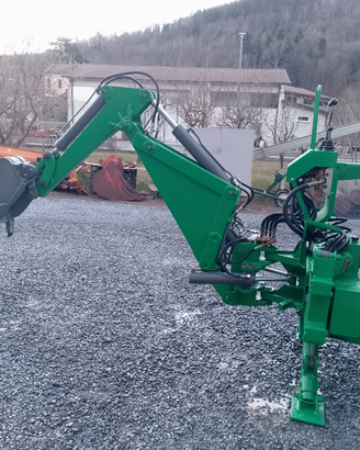 Retroescavatore trattore