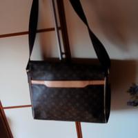 borsa e portafoglio con 