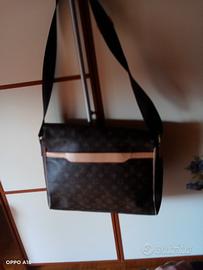 borsa e portafoglio con 