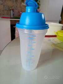 tupperware shaker 
