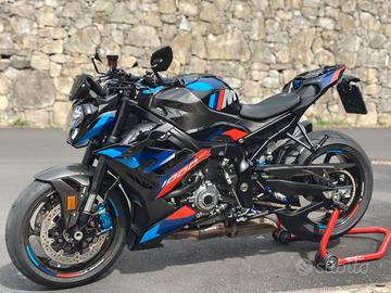 bmw m1000 r 