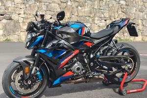 bmw m1000 r 
