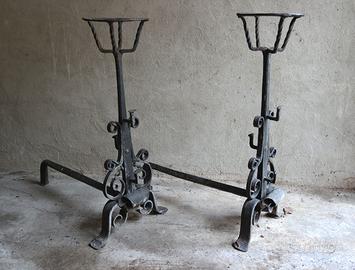 COPPIA DI ALARI DA CAMINO IN FERRO BATTUTO