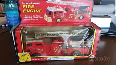 Camion dei pompieri d'epoca con scatola