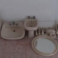 Bagno color champagne ben tenuto