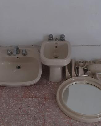 Bagno color champagne ben tenuto