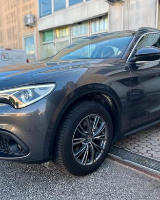 Alfa Romeo Stelvio 2.2 Turbodiesel 210 CV AT8 Q4 B