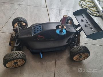 auto a motore a scoppio radiocomandata 