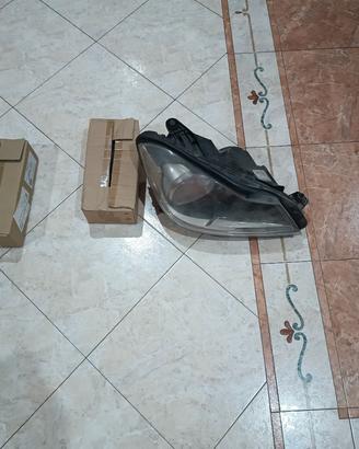faro dx e faretti fendi nebbia Mercedes classe C 