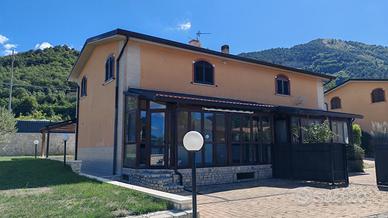 Pantano bifamiliare con giardino