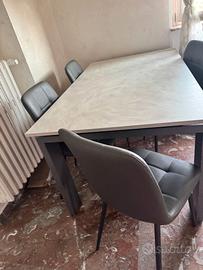 Tavolo moderno da pranzo grigio chiaro e antracite