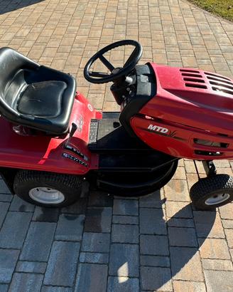 Trattorino tagliaerba MTD
