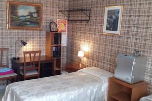 Camera doppia uso singola per ragazza