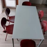 Tavolo Thin-k + Set 6 sedie Pikaia di KRISTALIA