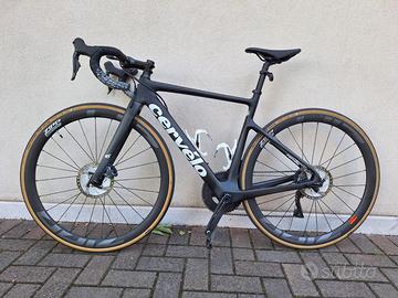 Cervelo’ Caledonia (2021) - Zipp 303 Firecrest