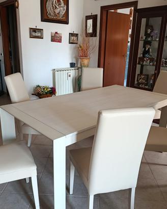 tavolo con sei sedie