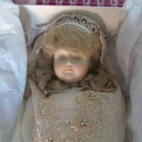 Bambola originale in porcellana Alda Cozzali 