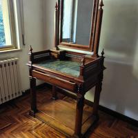 Toeletta noce e marmo
