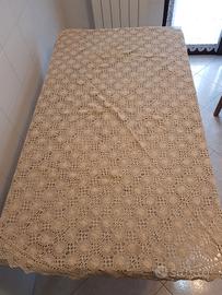 Tovaglia di filet fatta a mano